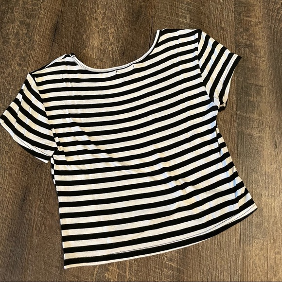 Black and white Rue 21 croptop - Picture 2 of 3